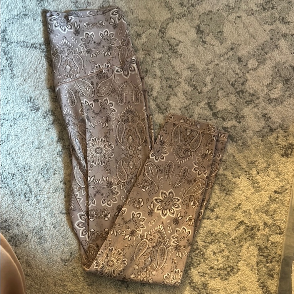 Aerie chill play move paisley leggings